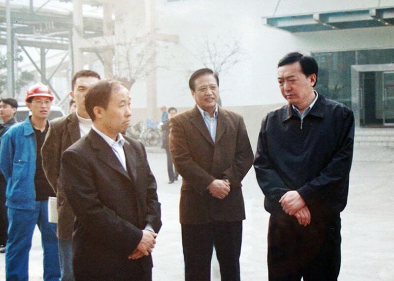 2005��11��4����������������ʱ�κ���ʡί����ǳ����£���һ������ԭ�첩����(�й�)���޹�˾����