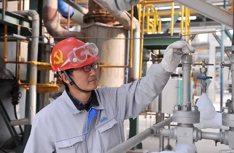 ��ʵ��ڹ�����μ��������Ǽ��Ź�˾�Ͷ�ģ�����ϳɸ�λ����Ա����